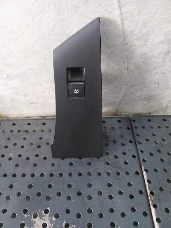 Buton geam electric dreapta fata opel astra j 13301886