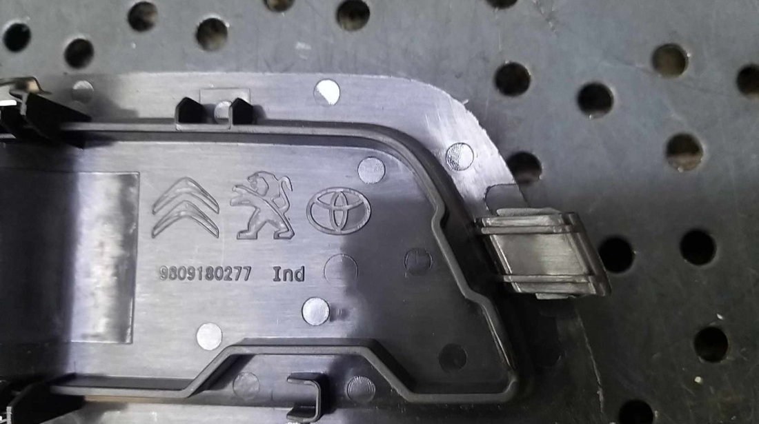 Buton geam electric dreapta fata opel vivaro c 9809180277