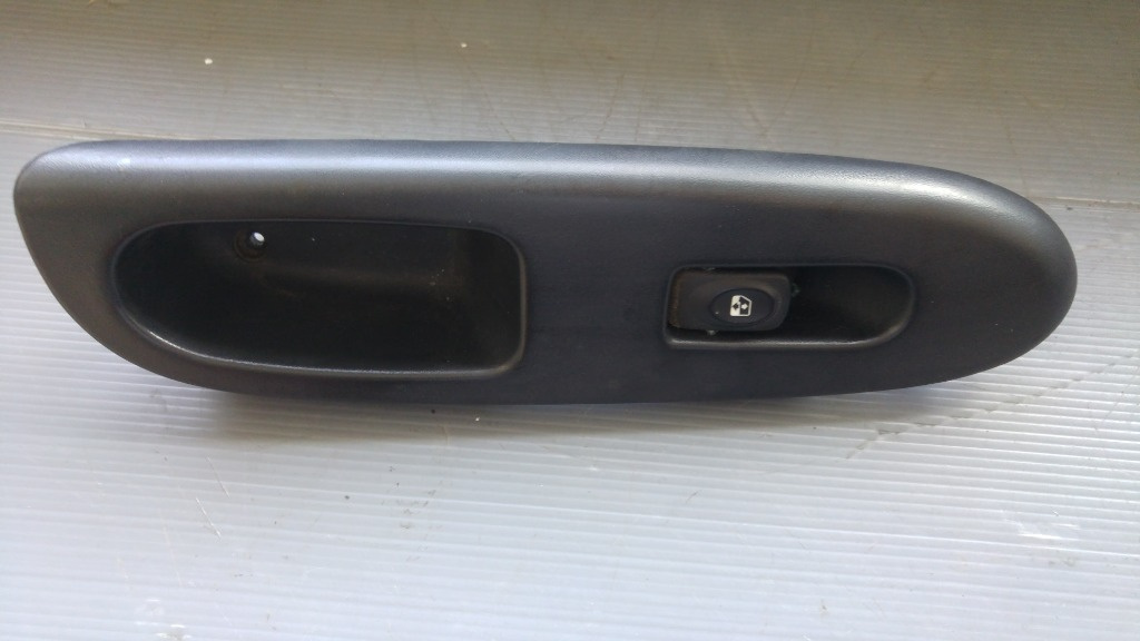 Buton geam electric dreapta fata renault symbol 2 dupa 2008 8200507732