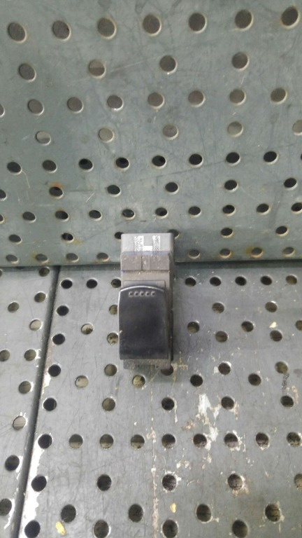 Buton geam electric dreapta fata suzuki splash 62j003230t