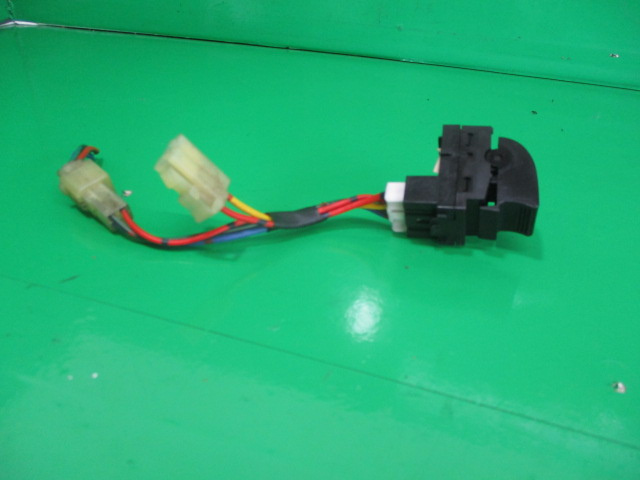 BUTON GEAM ELECTRIC DREAPTA FATA SUZUKI VITARA FAB. 1988 - 2002 ⭐⭐⭐⭐⭐