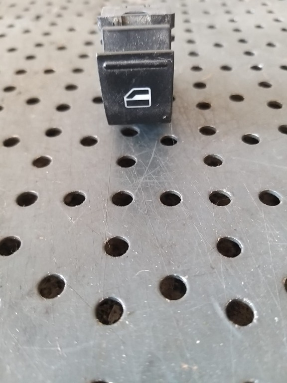 Buton geam electric dreapta fata vw passat b6 3c 7l6959855b