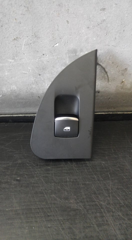 Buton geam electric dreapta spate alfa romeo giulia 952 01561075620