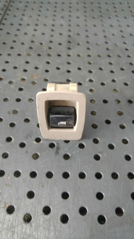 Buton geam electric dreapta spate bmw seria 1 e87 15979800