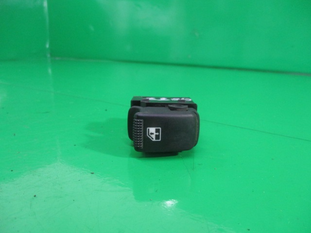 BUTON GEAM ELECTRIC DREAPTA SPATE HYUNDAI GETZ FAB. 2002 – 2011 ⭐⭐⭐⭐⭐