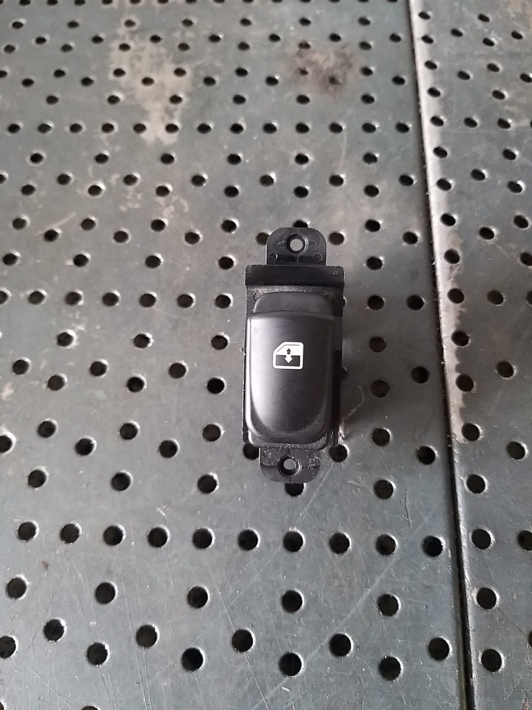 Buton geam electric dreapta spate hyundai i20 202005491