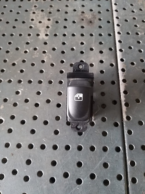 Buton geam electric dreapta spate hyundai i20 202005491