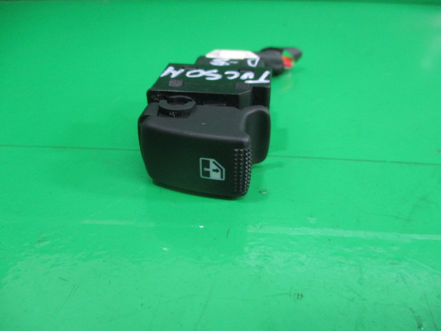 BUTON GEAM ELECTRIC DREAPTA SPATE HYUNDAI TUCSON FAB. 2004 - 2010 ⭐⭐⭐⭐⭐