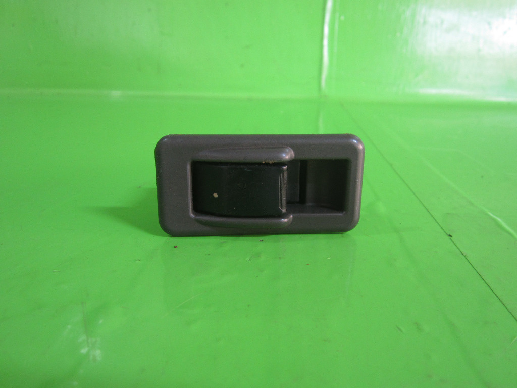 BUTON GEAM ELECTRIC DREAPTA SPATE MITSUBISHI PAJERO 2 4x4 FAB. 1991 - 1999 ⭐⭐⭐⭐⭐