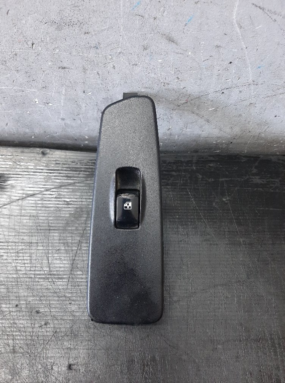 Buton geam electric dreapta spate ssangyong rexton gab 8584008100
