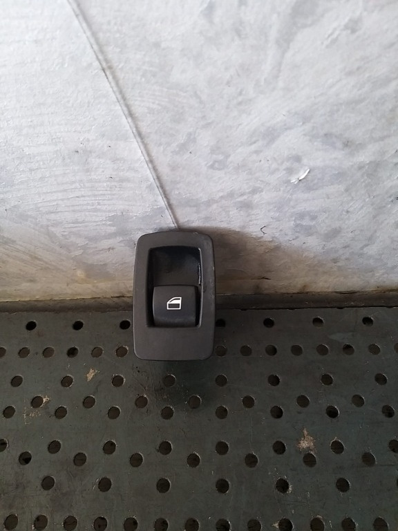 Buton geam electric stanga spate bmw seria 3 e90 6945874