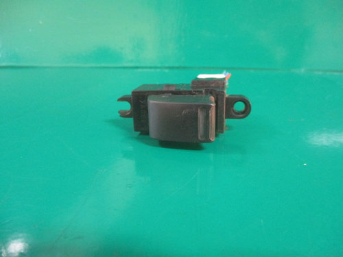 BUTON GEAM ELECTRIC STANGA SPATE COD 25411AV600 NISSAN PRIMERA P12 FAB. 2001 - 2008 ⭐⭐⭐⭐⭐