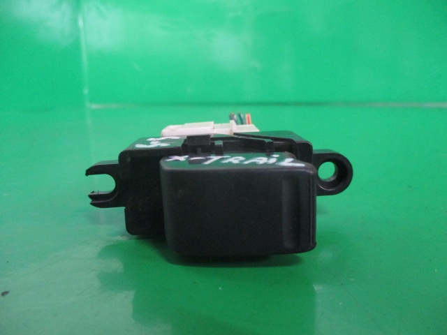 BUTON GEAM ELECTRIC STANGA SPATE NISSAN X-TRAIL FAB. 2001 - 2007 ⭐⭐⭐⭐⭐