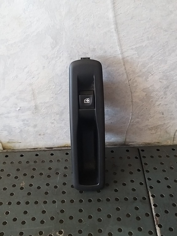 Buton geam electric stanga spate renault megane 3 829500004r