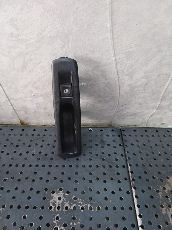 Buton geam electric stanga spate renault scenic 3 829500004r