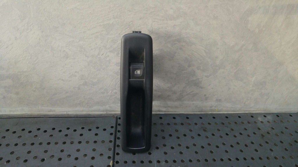 Buton geam electric stanga spate renault scenic 3 829500004r