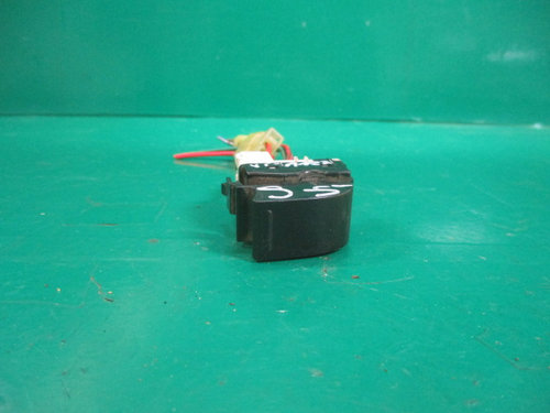 BUTON GEAM ELECTRIC STANGA SPATE SUZUKI VITARA 4x4 FAB. 1988 – 2002 ⭐⭐⭐⭐⭐