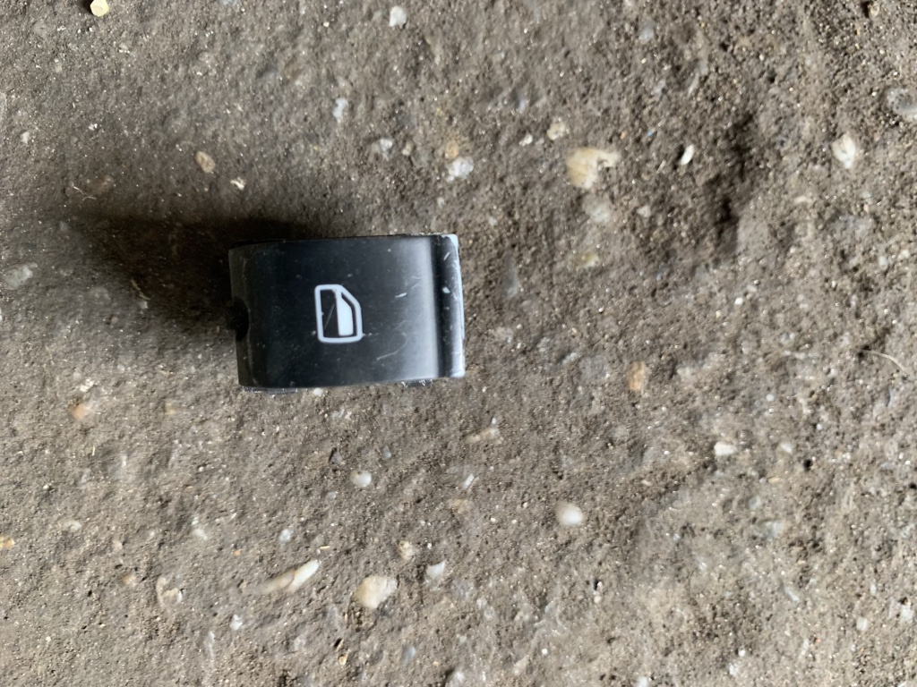Buton geam pasager dreapta fata Audi A4 B7 [2004 - 2008] Avant wagon 5-usi 2.0 multitronic (131 hp) 2.0 - ALT