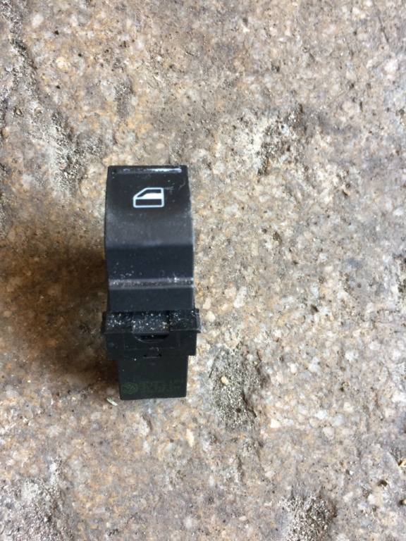 Buton geam pasager dreapta spate Volkswagen VW Jetta 5 [2005 - 2011] Sedan 4-usi 2.0 TDI MT (140 hp) (1K2)