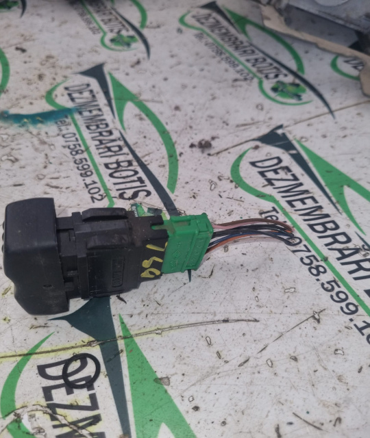 Buton geam pasager fata dreapta Dacia Logan [2004 - 2008] Sedan 1.5 dci MT (68hp)