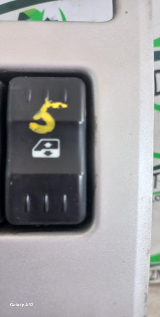 Buton geam pasager fata dreapta Dacia Logan [2004 - 2008] Sedan 1.5 dci MT (65hp)