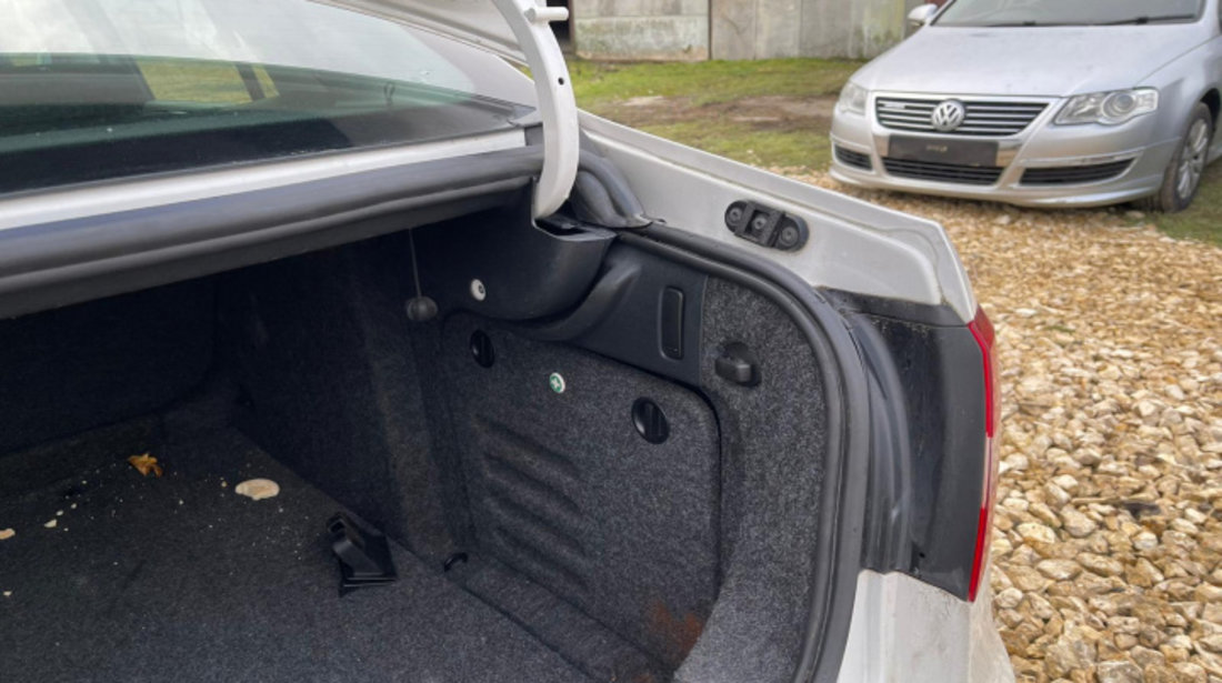 Buton geam pasager spate dreapta Skoda Superb 2 [facelift] [2013 - 2015] Liftback 2.0 TDI MT (140 hp)