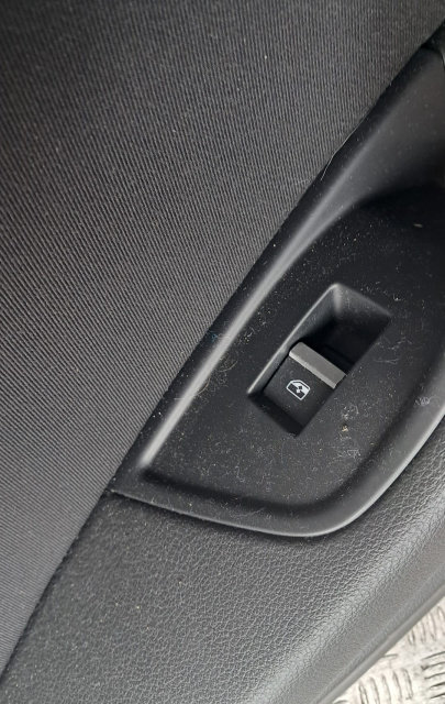 Buton geam pasager spate stanga Audi A4 B9 [2015 - 2020] Sedan 2.0 TDI MT (190 hp) cod motor DETA , ...