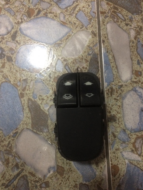 Buton geam sofer Ford Focus [1998 - 2004] wagon 5-usi 2.0i MT (131 hp) (DNW)