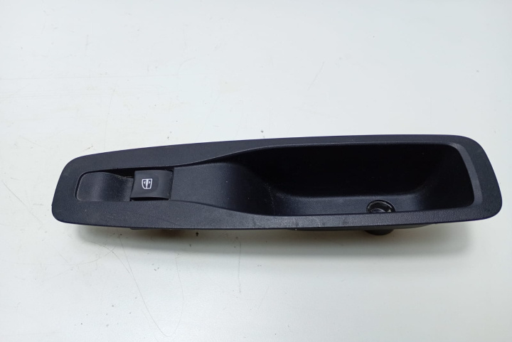 Buton geam stanga spate 829502487R Nissan Qashqai 2 J11 [2013 - 2020]