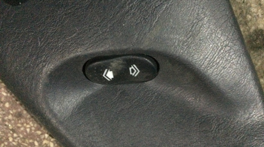 Buton geam stanga spate Ford Focus [facelift] [2001 - 2007] wagon 5-usi 1.8 TDDi MT (90 hp) DAW DBW) C9DB