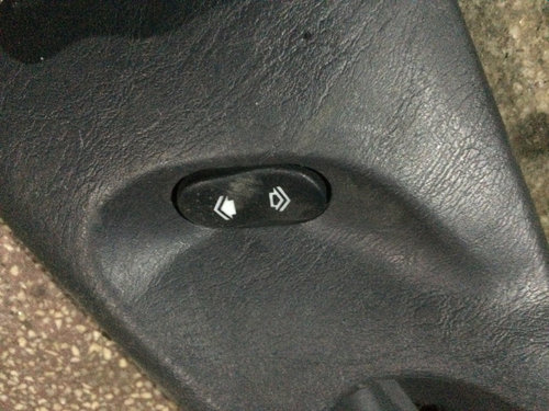 Buton geam stanga spate Ford Focus [facelift] [2001 - 2007] wagon 5-usi 1.8 TDDi MT (90 hp) DAW DBW)...