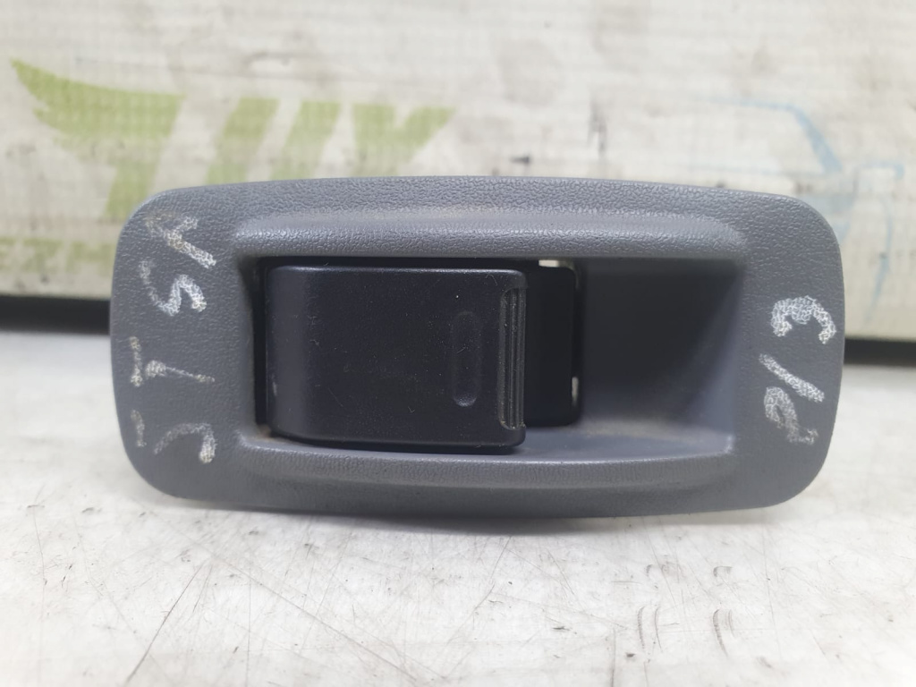 Buton geam stanga spate Toyota Rav 4 2 [facelift] [2003 - 2006] 2.0 d-4d 1CD-FTV