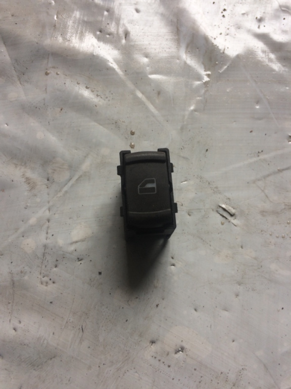 Buton geam stanga spate Volkswagen VW Golf 4 [1997 - 2006] Hatchback 5-usi 1.9 TDI MT (131 hp) (1J1)