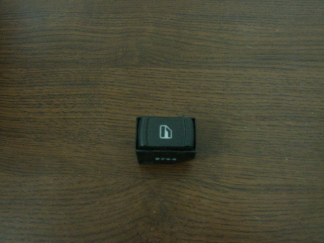 Buton geam stanga spate Volkswagen VW Passat B5.5 [facelift] [2000 - 2005] Sedan 1.9 TDI MT (101 hp) (3B3)