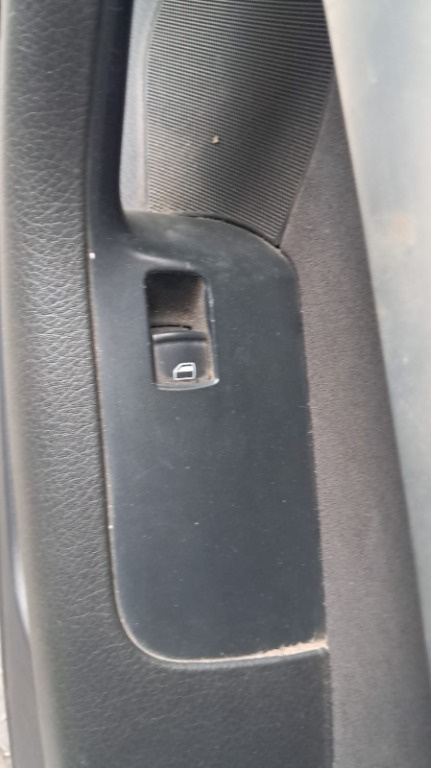 Buton geam usa dreapta fata Audi A6 C6 2.0 TDI an de fabricatie 2011