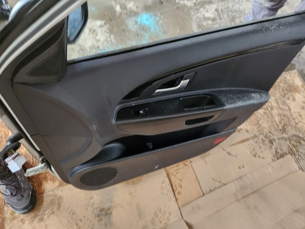 Buton geam usa dreapta fata Kia Ceed SW combi an de fabricatie 2011