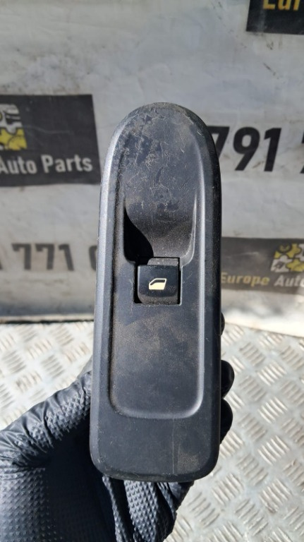 Buton geam usa dreapta fata Peugeot 308 an fabricatie 2010 cod 96565184XT