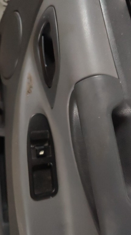 Buton geam usa dreapta fata Peugeot Expert 2.0 DCI cod motor RHK an 2011