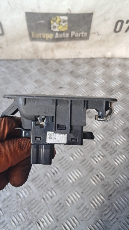 Buton geam usa dreapta Nissan Qashqai 2012 cod 25411BR00A
