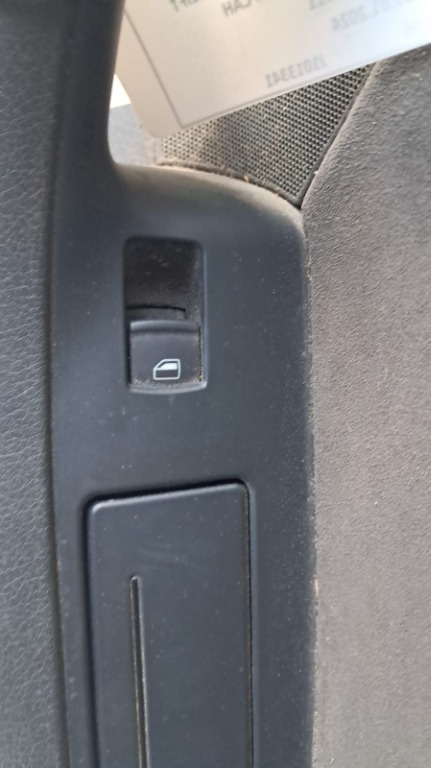 Buton geam usa dreapta spate Audi A6 C6 2.0 TDI an de fabricatie 2011