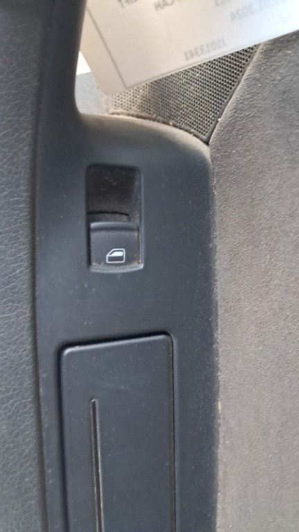 Buton geam usa dreapta spate Audi A6 C6 2.0 TDI an de fabricatie 2011