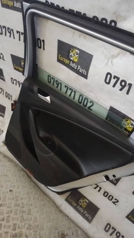Buton geam usa dreapta spate Vw Passat B6 1.6 TDI cod motor CAY ,transmisie manuala cod MDM , an 201...
