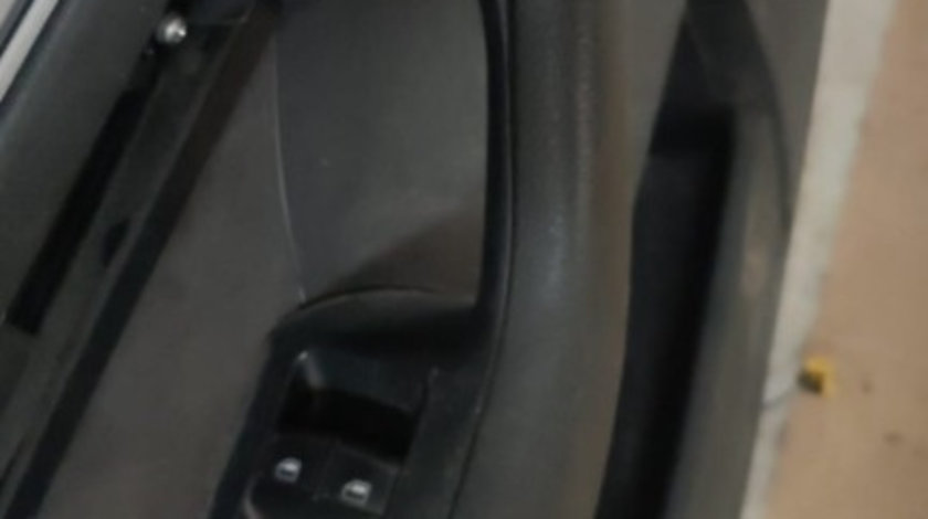 Buton geam usa stanga fata Audi A6 C6 2.0 TDI cod motor CAH combi an de fabricatie 2011
