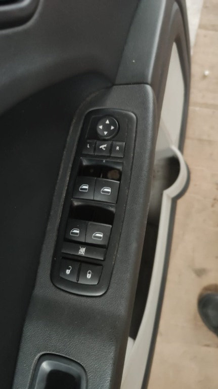 Buton geam usa stanga fata Dodge Journey 4x2 2.7 V6 cod motor EER an 2009