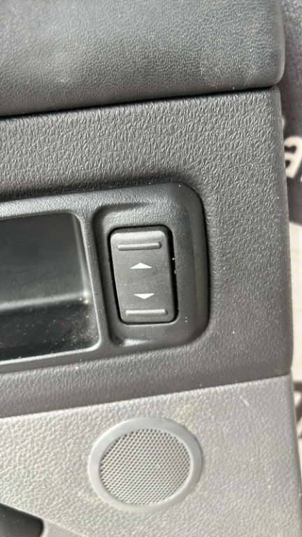 Buton geam usa stanga spate Ford Kuga an fabricatie 2012