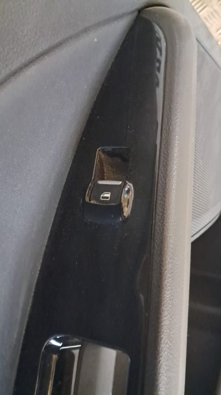 Buton geam usa stanga spate Ford Mondeo MK5 2.0 TDCI combi an 2017