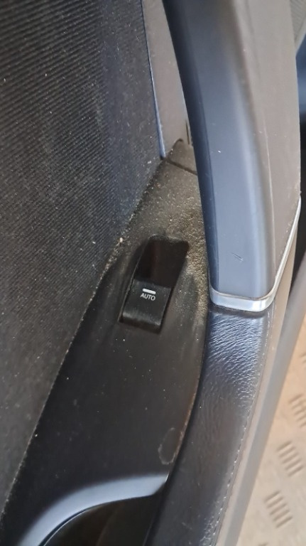 Buton geam usa stanga spate Hyundai i40 1.7 CRDI combi an 2013