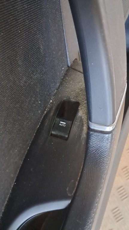 Buton geam usa stanga spate Hyundai i40 1.7 CRDI combi an 2013