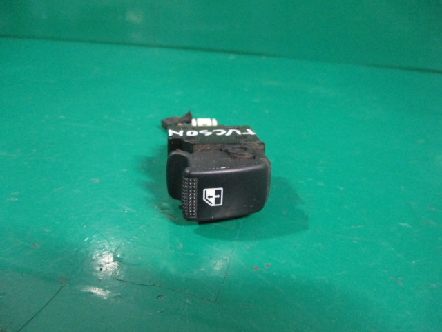 BUTON GEAM USA STANGA SPATE HYUNDAI TUCSON FAB. 2004 - 2010 ⭐⭐⭐⭐⭐