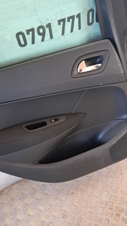 Buton geam usa stanga spate Peugeot 308 1.6 HDI 111 Cp / 82 Kw ,transmisie manuala , an 2011 combi